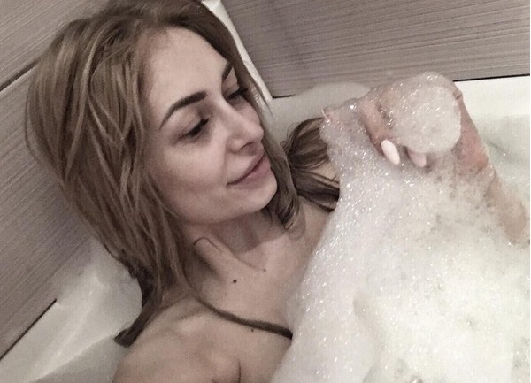 Кристина Дерябина снялась голой в ванне