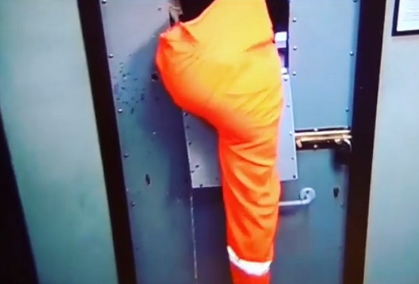 Пока Илья Яббаров пересматривал интимное видео с Марией Бухун, из тюрьмы сбежала ещё одна заключённая