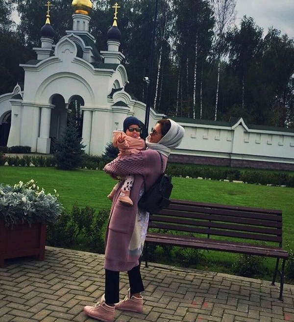 Екатерина Климова наконец показала фанатам свою младшую дочь