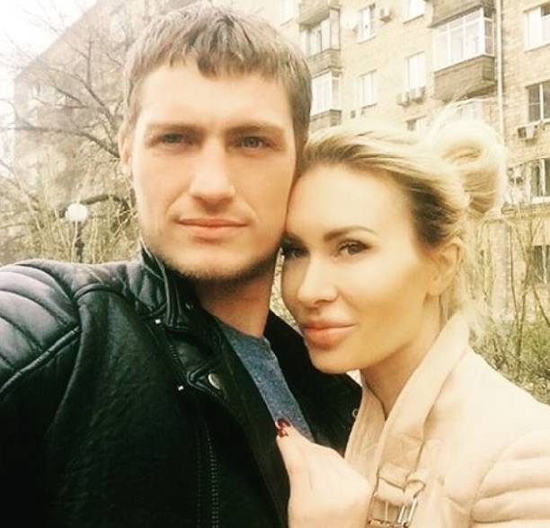 После суда с Дом-2, Элина Камирен решила взяться за Александра Задойнова