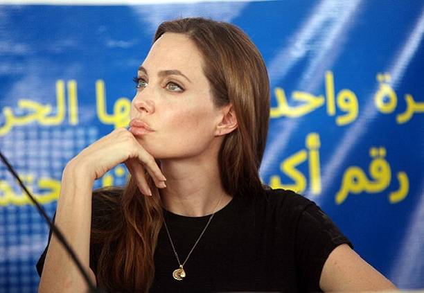 Накануне развода Анджелину Джоли уличили в романе с арабским шейхом, а Брэд Питт окончательно отказался от женщин