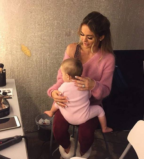 Анна Хилькевич снялась в первой фотосессии со своей дочерью