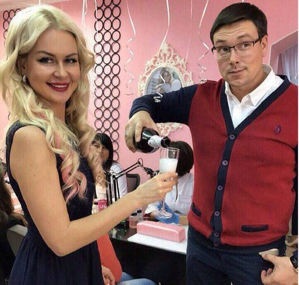 Андрей Чуев подарил Марине Африкантовой салон красоты