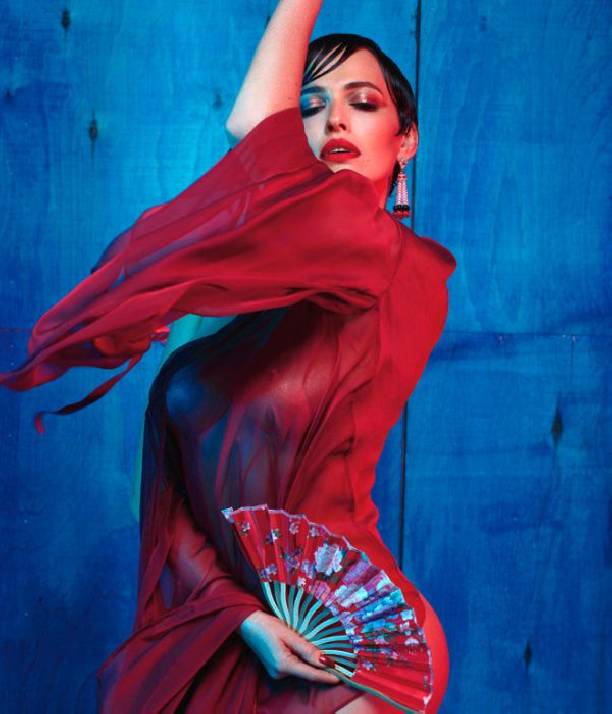 Даша Астафьева обнажилась в горячей фотосессии для журнала XXL