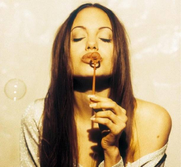 Анджелина Джоли хочет построить отношения с женщиной