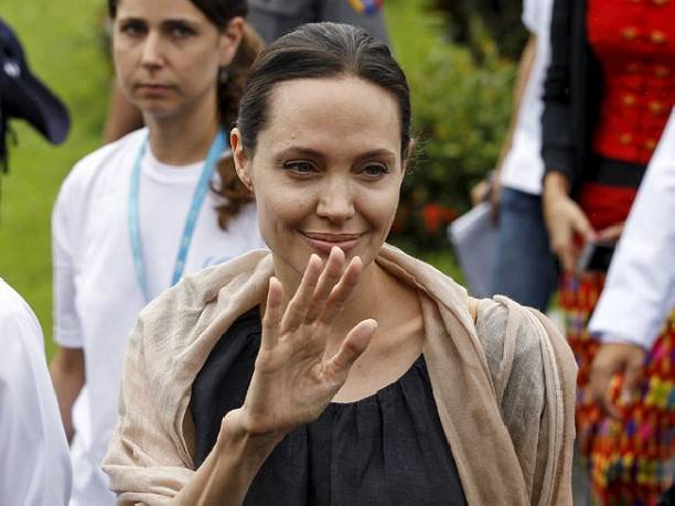 Друзья Анджелины Джоли опасаются за ее жизнь