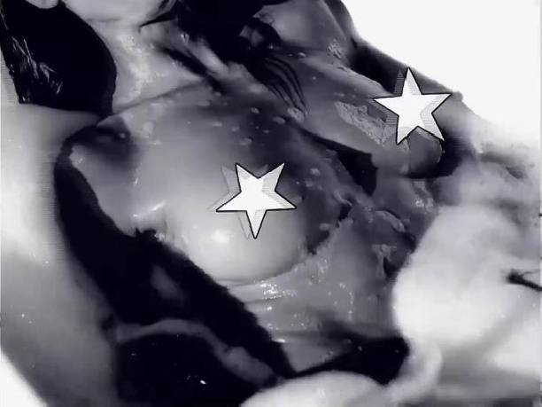 Совершенно обнаженная Хайди Клум снялась в ролике для календаря Love Advent