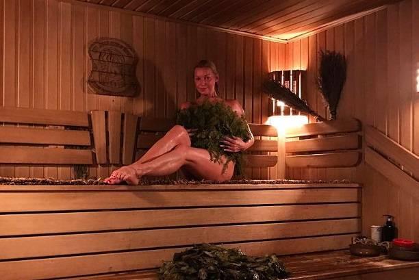 Анастасия Волочкова занялась реконструкцией своей бани