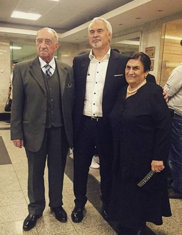 Снимок Валерия Меладзе с родителями растрогал поклонников