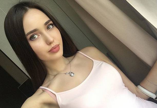Любовница Тарасова высказалась о рождении дочери в 15 лет