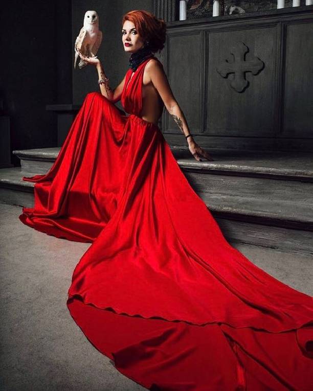 Николь Кузнецова в красном платье взбудоражила фанатов