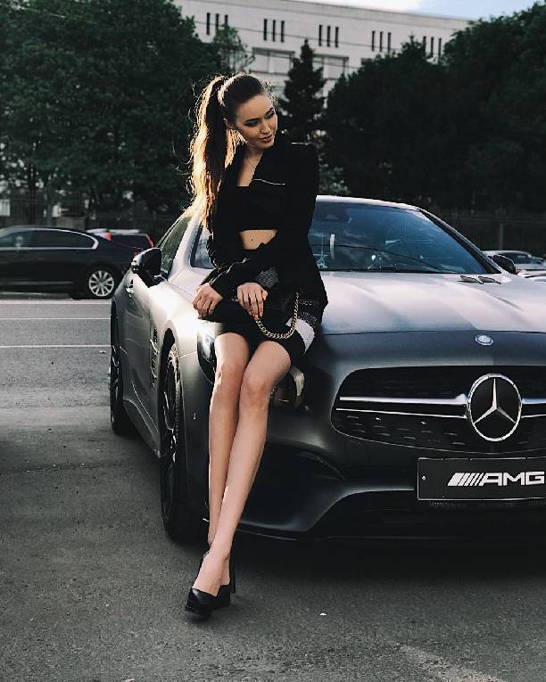 Дмитрий Тарасов купил Анастасии Костенко автомобиль