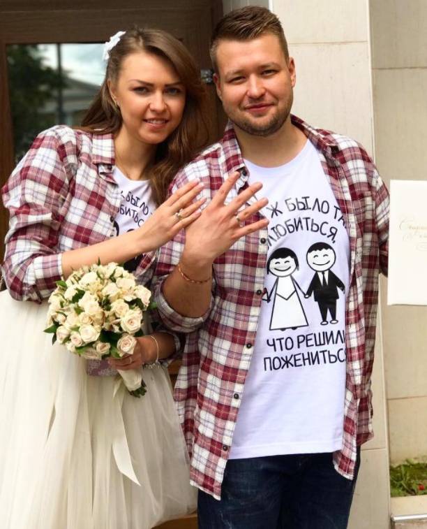Жену Сергея Жукова Регину Бурд поздравляют с четвертой беременностью