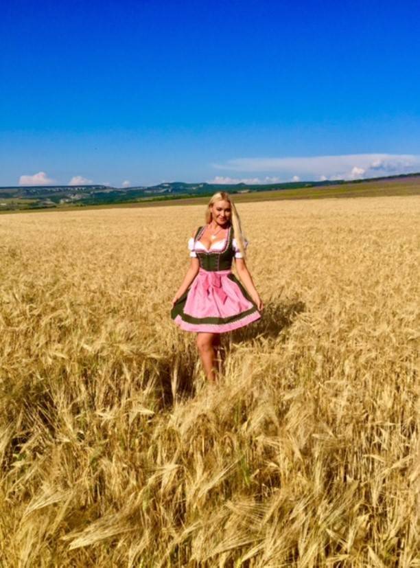 Виктория Ланевская отправилась в Крым для съемок клипа "Счастья островок"