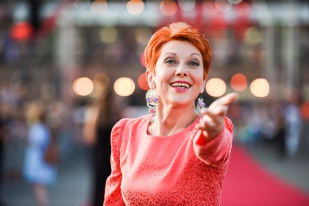 Ирина Безрукова замечена на Международном фестивале в обнимку с голливудским актёром