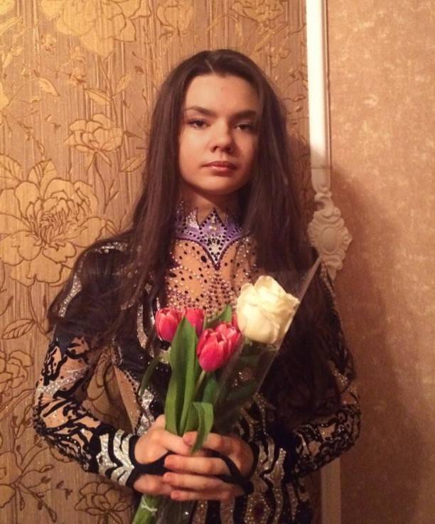 В блоге двойника Алины Кабаевой стало больше фото в бикини