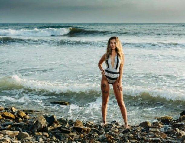 Ольга Ветер снялась в "горячей" фотосессии на берегу моря