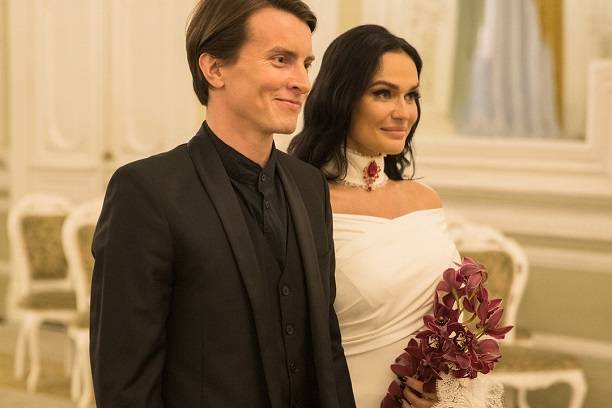 Алена Водонаева приехала на собственную свадьбу без трусов