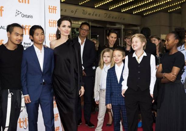 Брэд Питт недоволен тем, как Анджелина Джоли воспитывает их детей