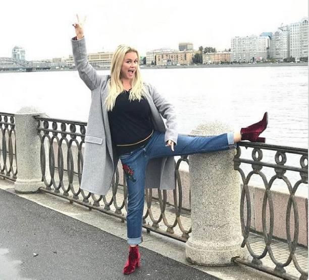 Анна Семенович удивила фанатов своей растяжкой