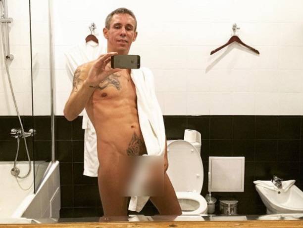 Алексей Панин опубликовал обнаженное селфи из ванной и связался с порноактрисой