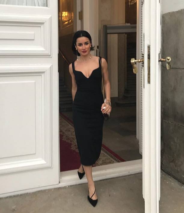 Тина Канделаки появилась в Кремле с полуобнаженной грудью