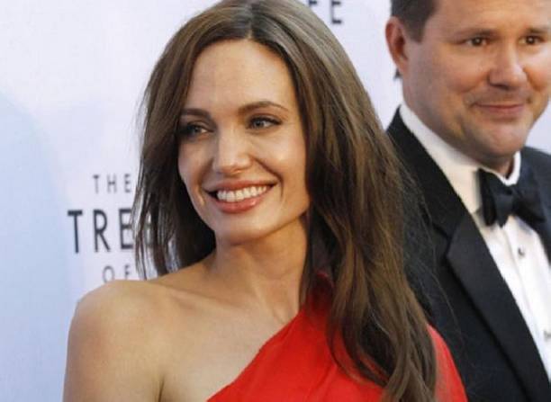 Анджелину Джоли сравнили со старухой