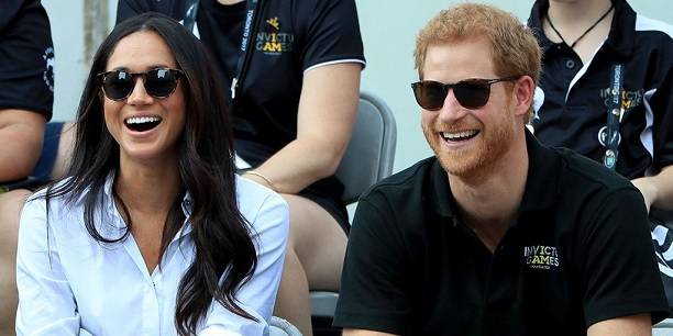 Принц Чарльз официально объявил о помолвке своего сына Гарри и актрисы Меган Маркл