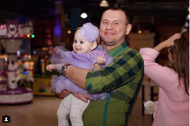 Степан Меньщиков вернулся к жене ради дочери