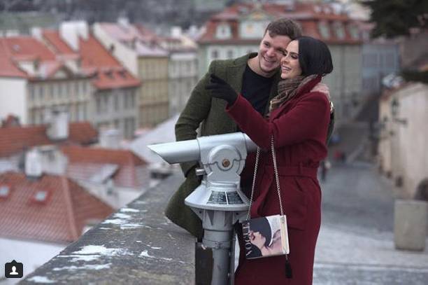 Антон Гусев и Виктория Романец делятся снимками с отдыха
