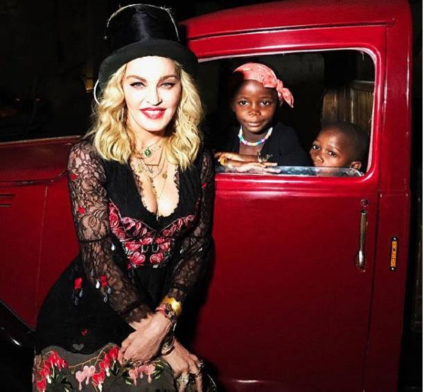 Дочка Мадонны шокировала фанатов небритыми подмышками