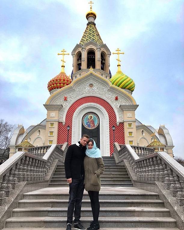 Анастасия Костенко пришла в храм без юбки