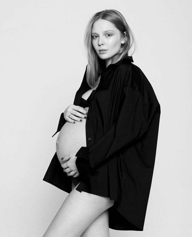 В блоге Веры Брежневой появился беременный снимок