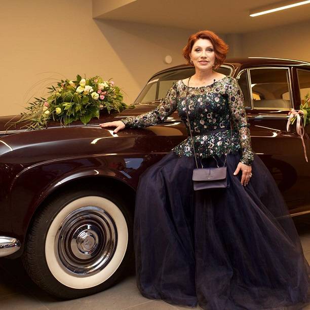 Роза Сябитова засветила на фото предполагаемого жениха