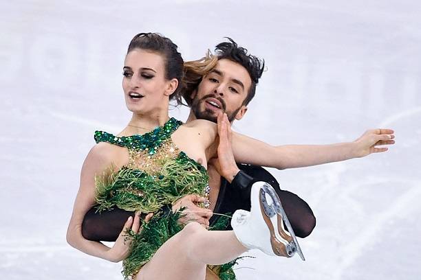 Французская фигуристка Габриэла Пападакис обнажила грудь во время олимпийского проката