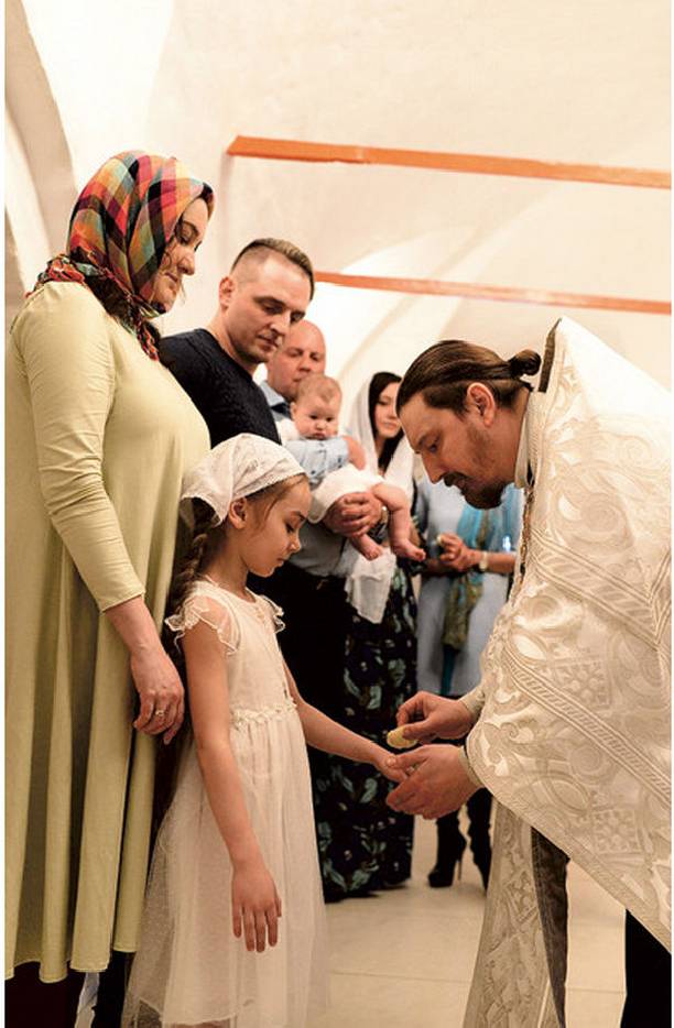 Дочка и сын Эдгарда Запашного прошли обряд крещения
