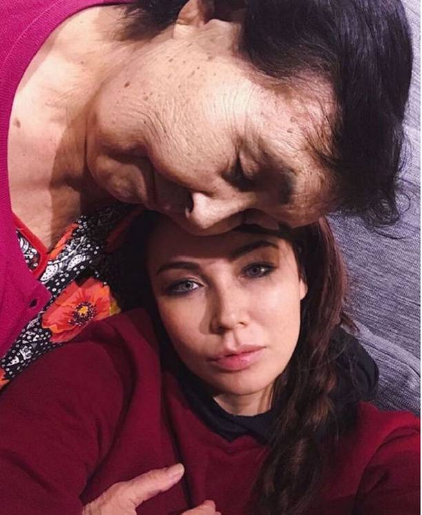 Ляйсан Утяшева поделилась совместным снимком со своей бабушкой