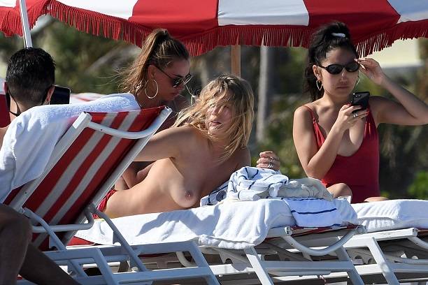 Клаудиа Романи, Мелисса Лори и Тони Гаррн развлеклись топлесс на пляже в Майами