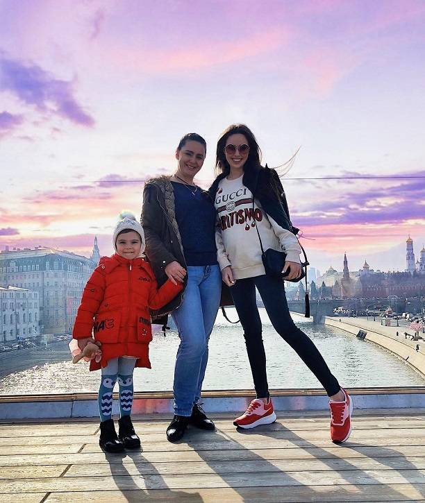 Тощие ножки Анастасии Костенко стали поводом для обсуждения в сети
