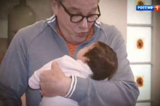 Эммануил Виторган впервые показал новорожденную дочку