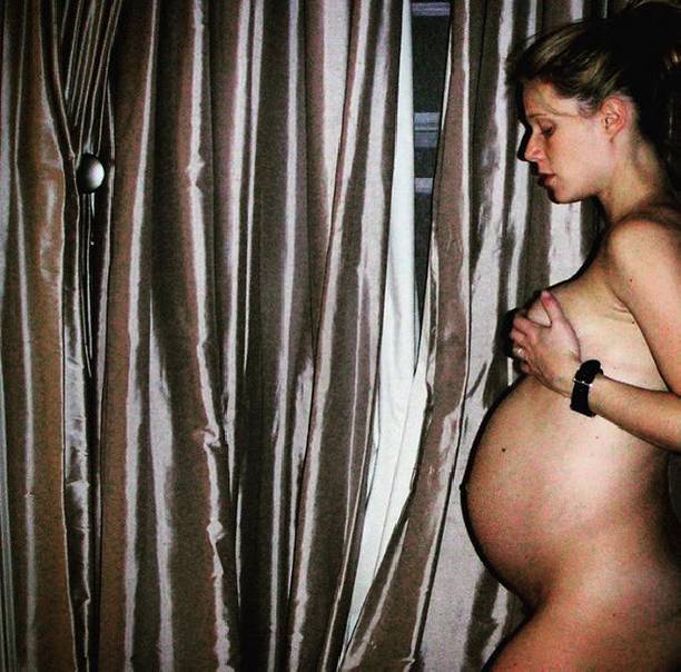 Гвинет Пэлтроу удивила обнаженным беременным фото