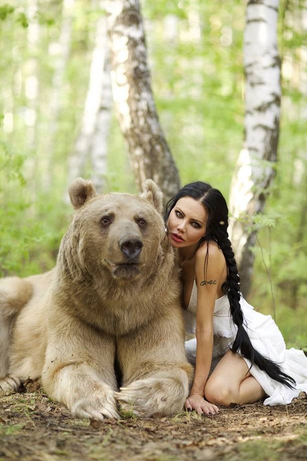 Елена Галицына устроила экстремальную фотосессию в глухом лесу