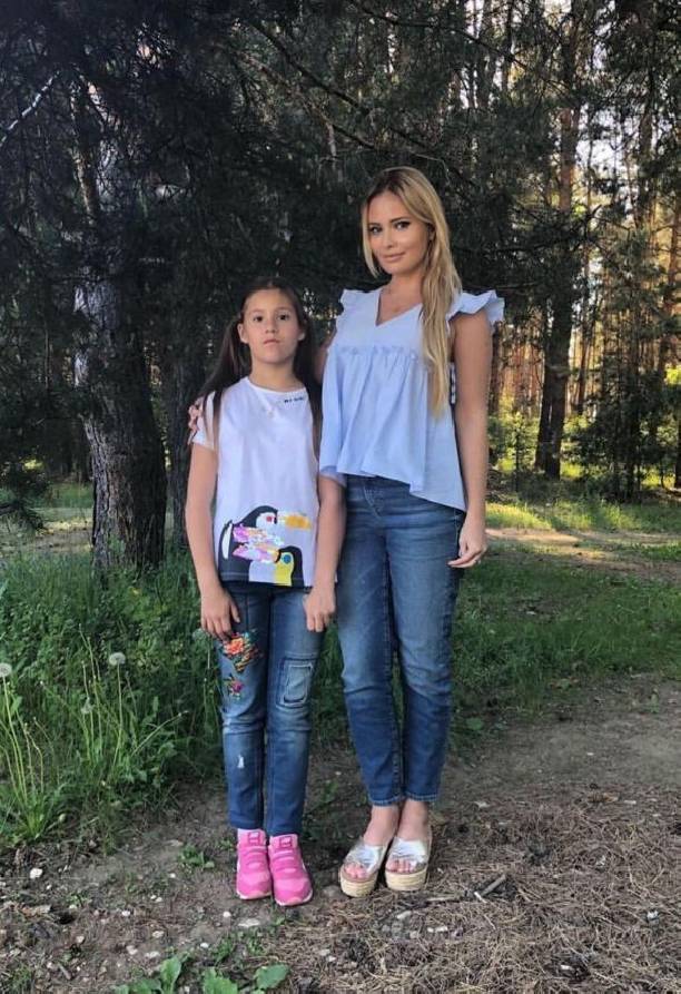 Дана Борисова увозит дочку из России