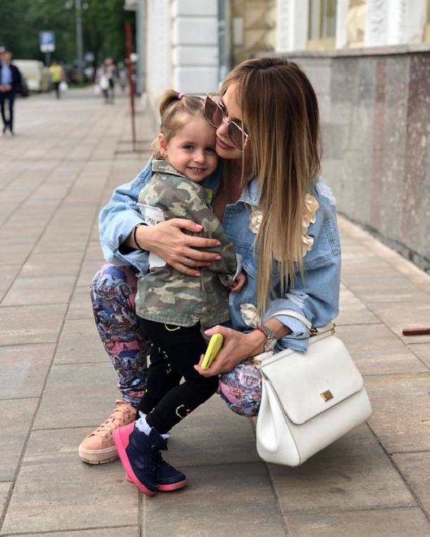 Беременная Анна Хилькевич корит себя за неправильное воспитание дочери