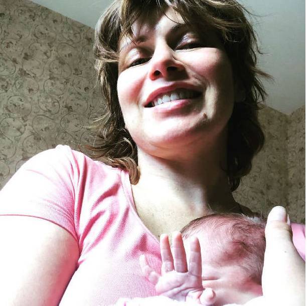 Светлана Зейналова опубликовала первое фото новорожденной дочери