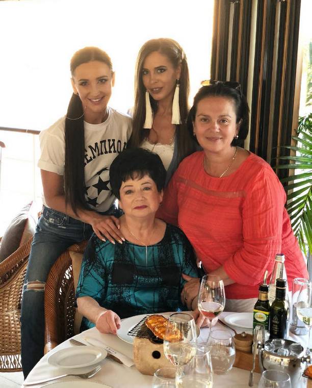 Ольга Бузова провела выходные в кругу семьи