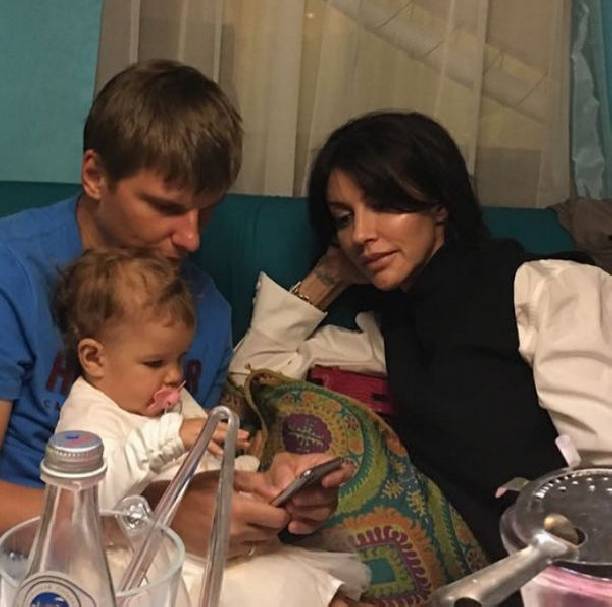 Семейный снимок Алисы Аршавиной привел в восторг ее поклонников