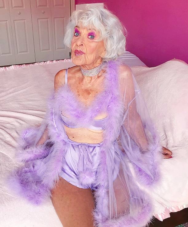 90-летняя Бадди Винкл устроила эротическую фотосессию