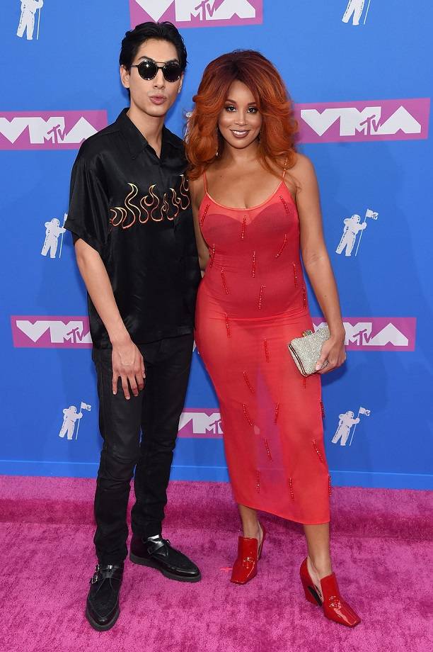 На вручение премии MTV VMA Рита Ора пришла практически голой