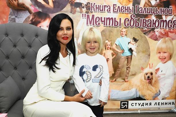 Елена Галицына в кругу друзей и детей презентовала книгу "Мечты сбываются!"